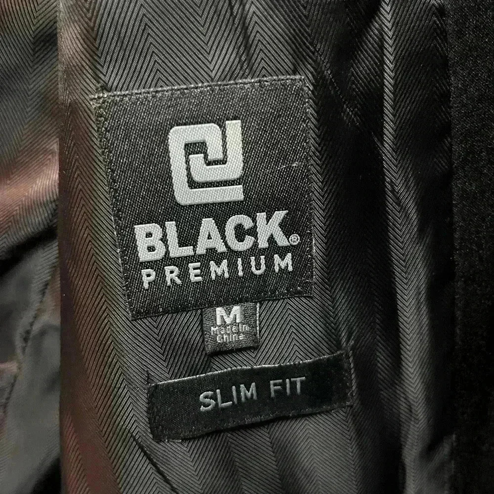 Black blazer. - Picture 3 of 4